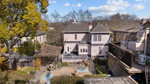 Hennessey House Bed and Breakfast - image 11