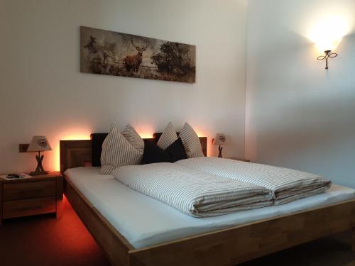 1 queen bed, 2 sofa beds