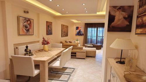 Luxury Suites by Xenius Zeus in Nea Flogita