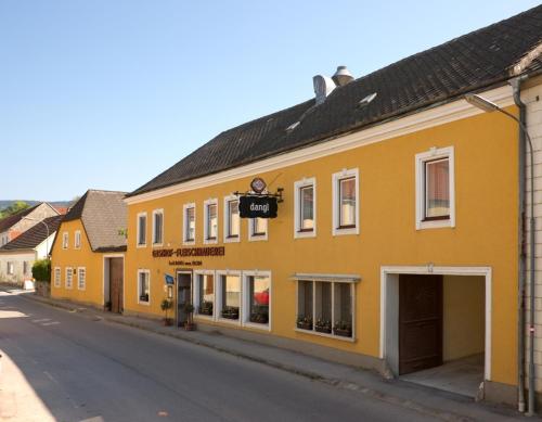  Stunning Home In Spttrup With 8 Bedrooms, Sauna And Indoor Swimming Pool, Pension in Vadum