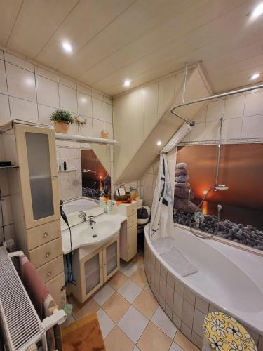 Bathroom, Ferienwohnung Haus Luzia in Dungenheim