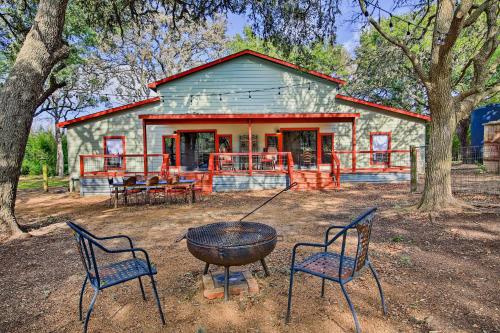 Cabin in Helotes Hill Country about 9 Mi to Old Town!