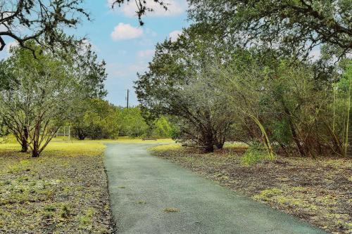 Cabin in Helotes Hill Country about 9 Mi to Old Town!