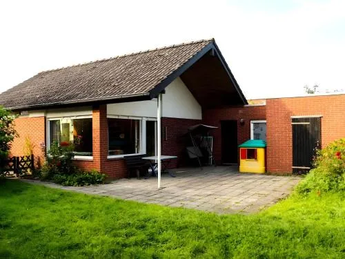 Nordsee-Ferienhaus mit Terrasse in Wangerland, Deutschland