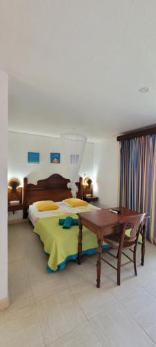 Turquoise Caritan in Sainte-Anne