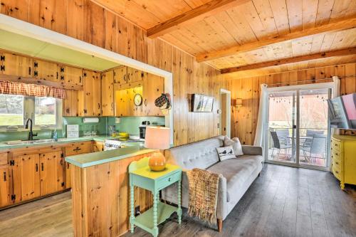 . Henderson Harbor Cottage with Lake Access!