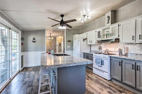 < 2 Mi to Lake Access: Pet-Friendly Flemington Gem in Galmey (MO)