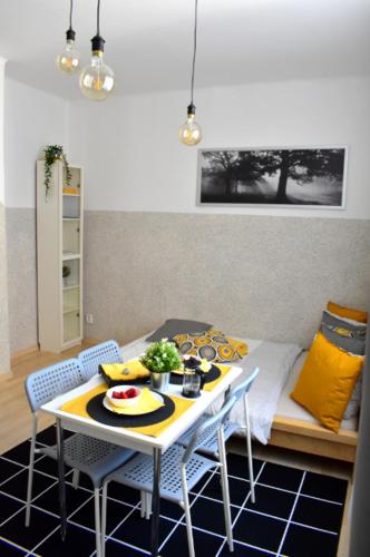 Romantic Bijou Apartment near Old Town! photo