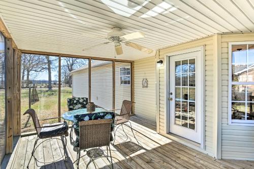 Normandy Home with Yard about 2 Mi to Lake in ทูลลาโฮมา (TN)