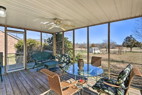 Normandy Home with Yard about 2 Mi to Lake in ทูลลาโฮมา (TN)