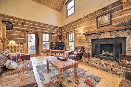 Luxury Cabin Rental in Franklin with Private Hot Tub