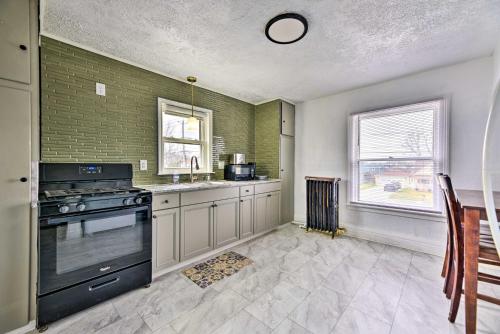 Vacation Rental about 2 Mi to Highmark Stadium! in Buffalo, USA