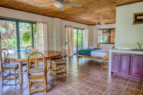 Guapil #10 Guapil #10