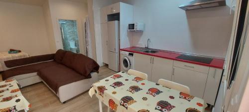 One-Bedroom Apartment image 2