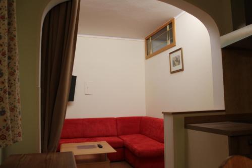 2 bedrooms, 6 beds