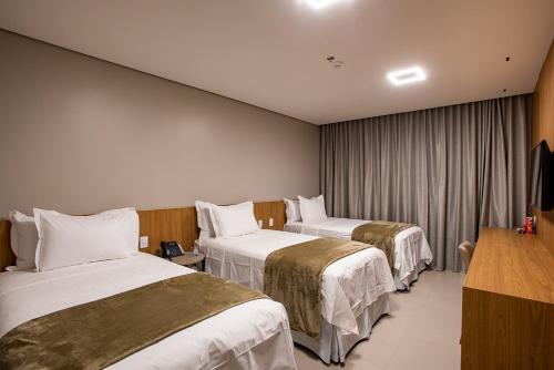 3 twin beds