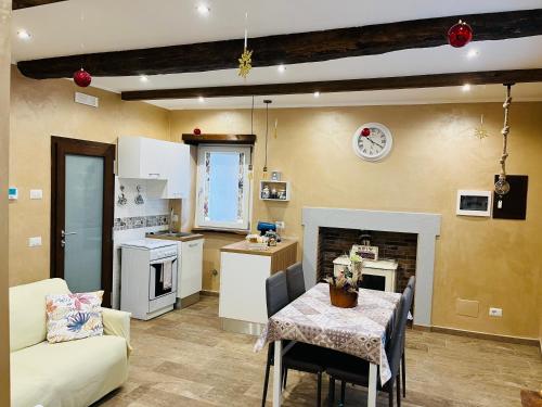  Casa vacanze La Ripa, Unterkunft in Sutri