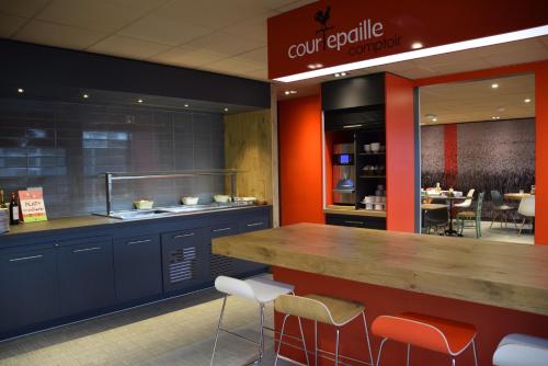 ibis Saint-Denis Stade Ouest - image 2