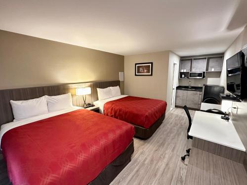 2 queen beds