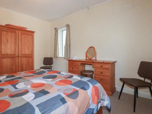 No 5 Carlyon Road - image 6