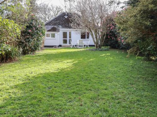 No 5 Carlyon Road - image 3