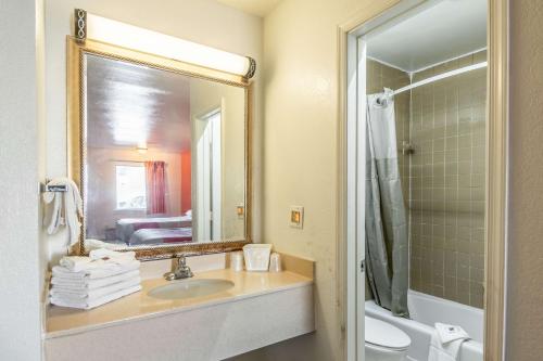 Motel 6-Portsmouth, VA — Main Photo