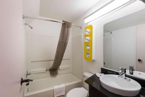 Motel 6-Olathe KS - image 12