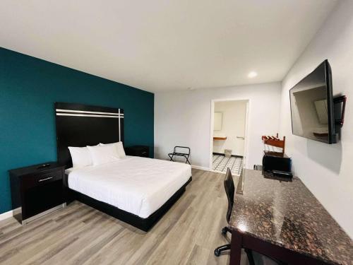 Deluxe King Room - Non-Smoking