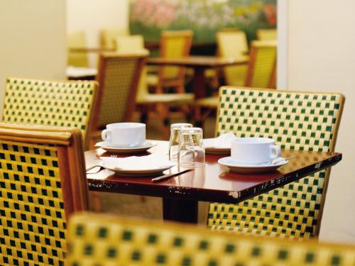 Restaurant, New Hotel Saint Lazare in 8th - Champs Elysees