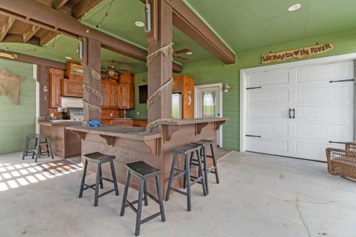 Faciliteter, Luxury Waterfront Home Family and Pet Friendly Near Surfside Beach 11 Mins in Freeport (TX)