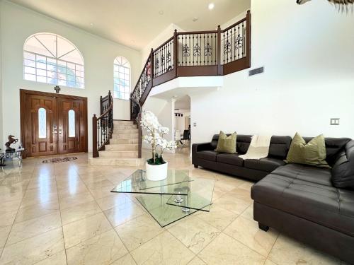 Spacious and Luxurious 4bd 3br House Pool Tub BBQ Private