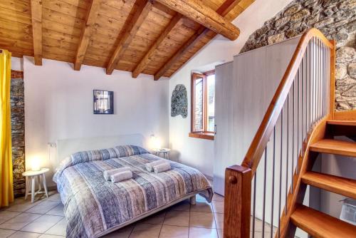  Stylish Stone House With Lake View in Cercino