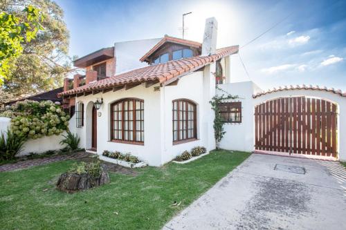 Chalet en Barrio Parque near 아스토르 피아졸라 국제공항