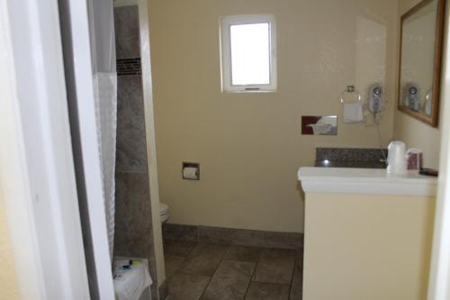 Rodeway Inn Medford - image 11