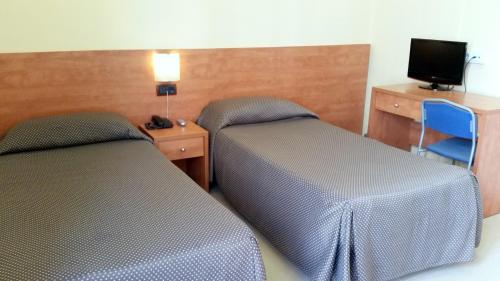 Hostal Capitol Ramblas - image 2