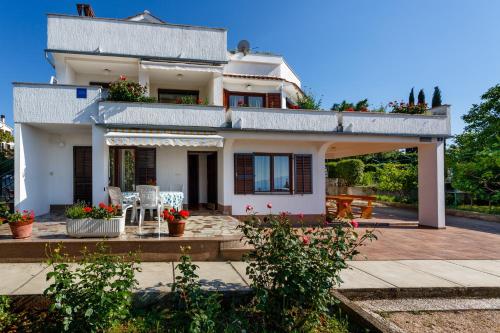 Apartments with parking space Njivice, Krk - 20501 - Njivice