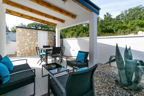 Erkély/terasz, Apartments with parking space Vantacici, Krk - 20707 in Vantačići