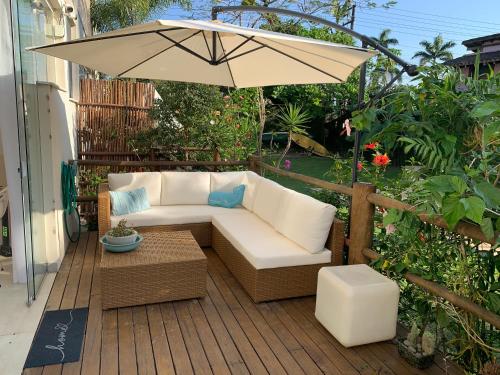Linda Casa em Camburizinho 100 m da praia – khách sạn tại Praia de Camburi