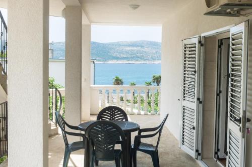 One-Bedroom Apartment with Balcony