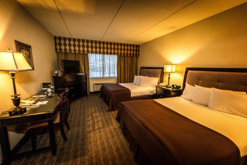 Queen Room with Two Queen Beds - Non-Smoking