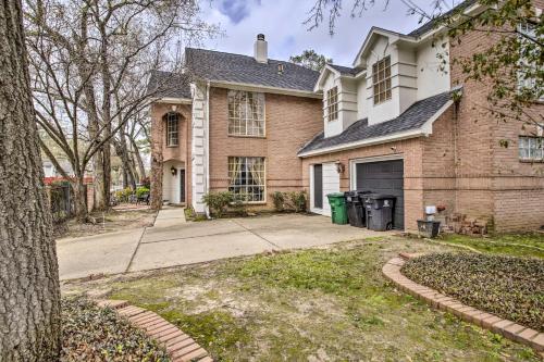 Han Solos Hideout Luxe Houston Home with Pool! in Houston, USA