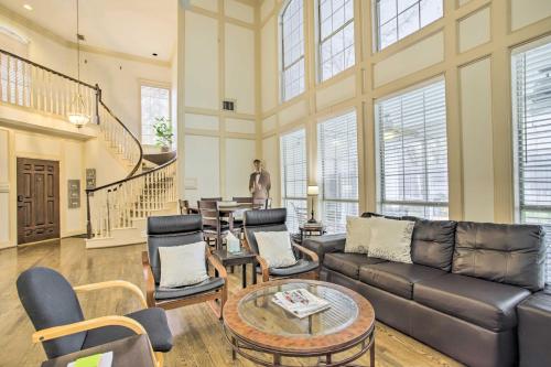 Han Solos Hideout Luxe Houston Home with Pool! in Houston, USA