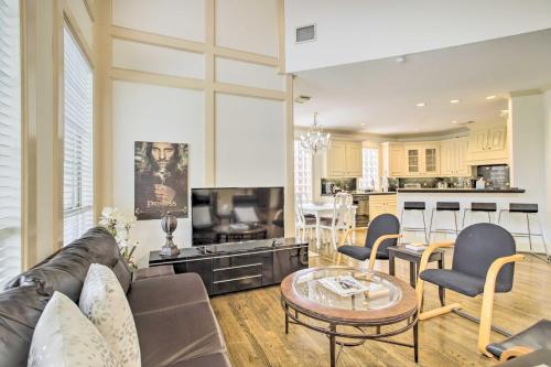 Han Solos Hideout Luxe Houston Home with Pool! in Houston, USA