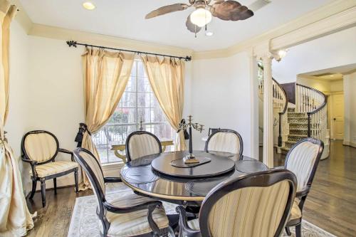 Han Solos Hideout Luxe Houston Home with Pool! in Houston, USA