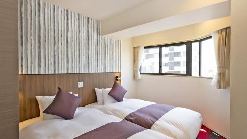 Superior Twin Room image 10