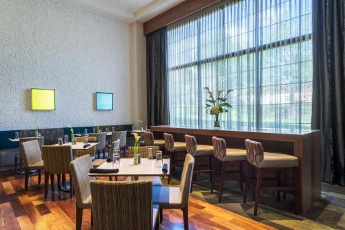 Restaurant, Holiday Inn Baltimore BWI Airport Area By IHG in Baltimore (MD)