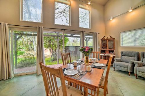 Hilltop Loft Ukiah Vacation Rental!