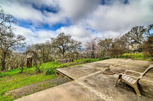 Hilltop Loft Ukiah Vacation Rental!