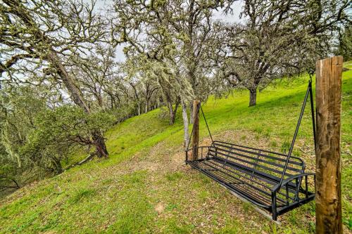 Hilltop Loft Ukiah Vacation Rental!