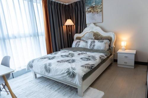A2J Luxury 2BR BGC Uptown Suite Near Uptown Mall, Manila